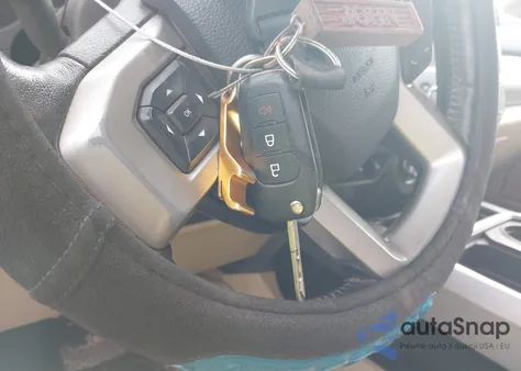 2017 Ford F-250 Lariat из США, поврежденный, VIN 1FT7W2BTXHEE63410